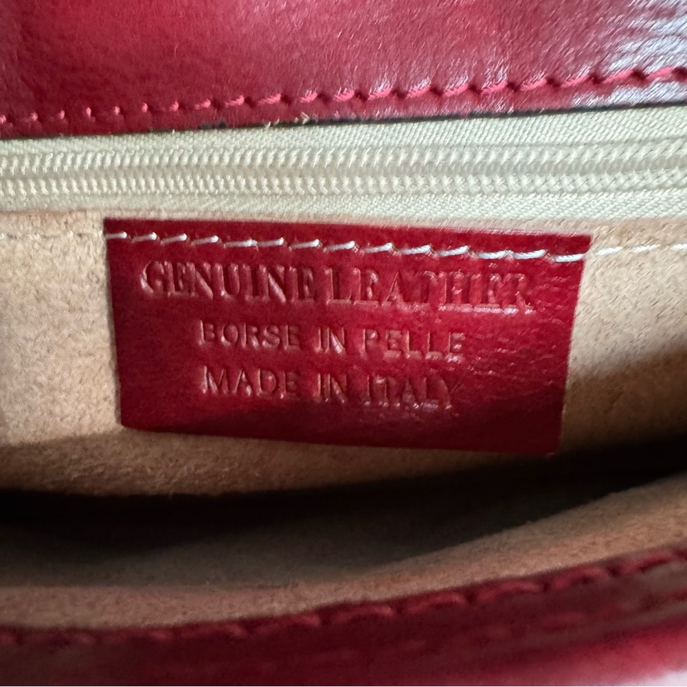 Vera Pelle Red Leather Messenger Crossbody. - Picture 16 of 16